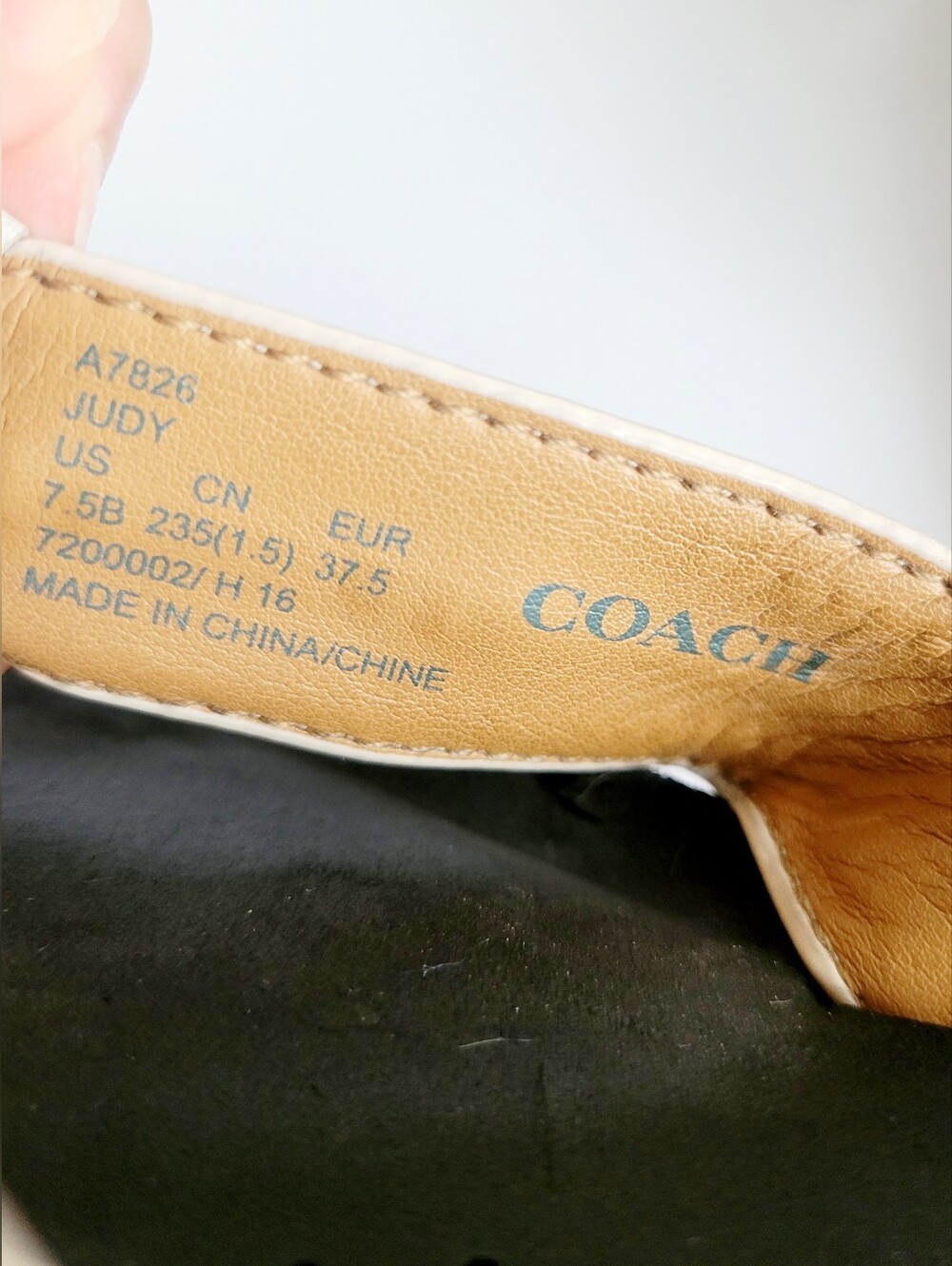 Coach Judy Women's Tan Signature Leather Thong Sandal US 7.5 - Picture 2 of 16